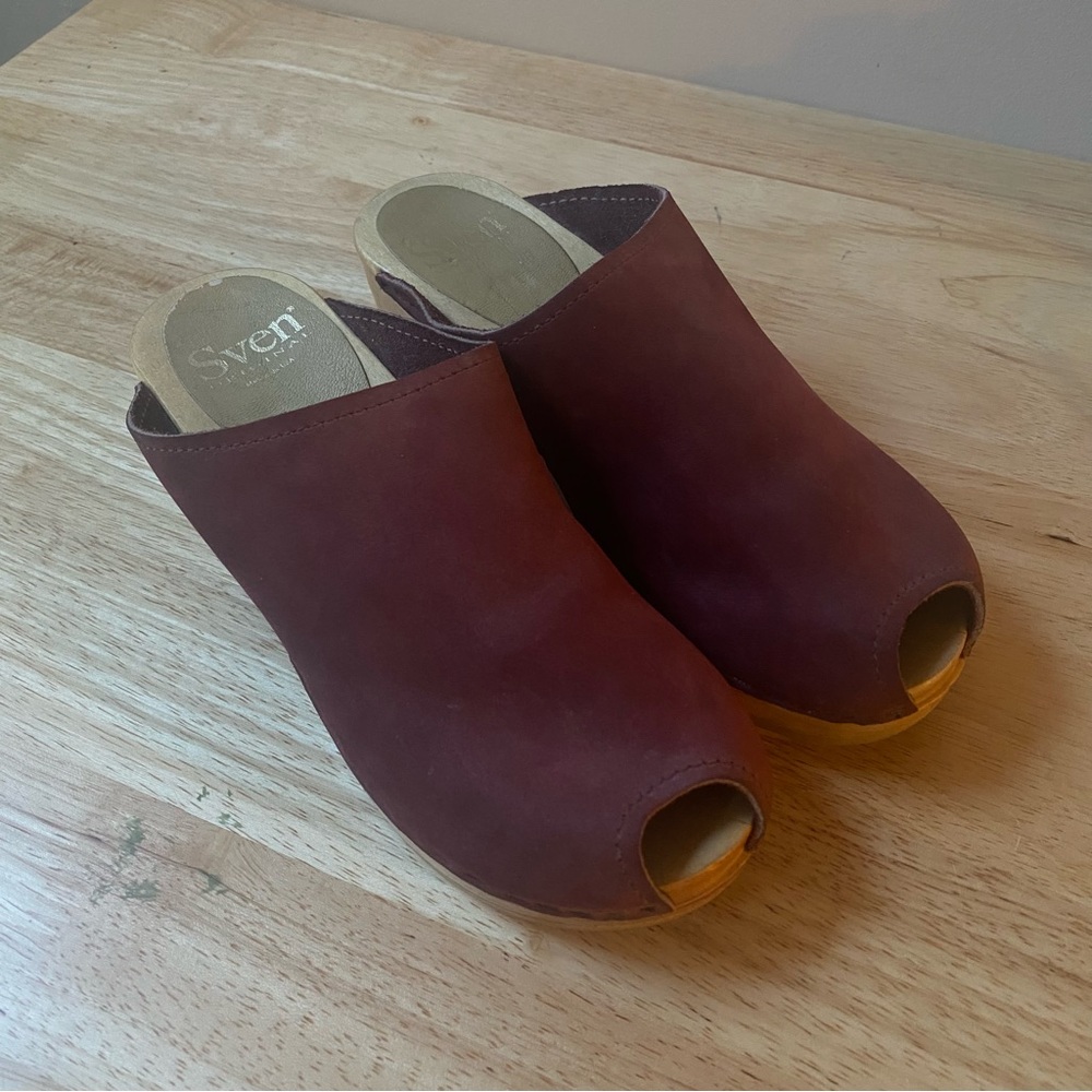 Sven Women's Burgundy Open-Toe Leather Mules